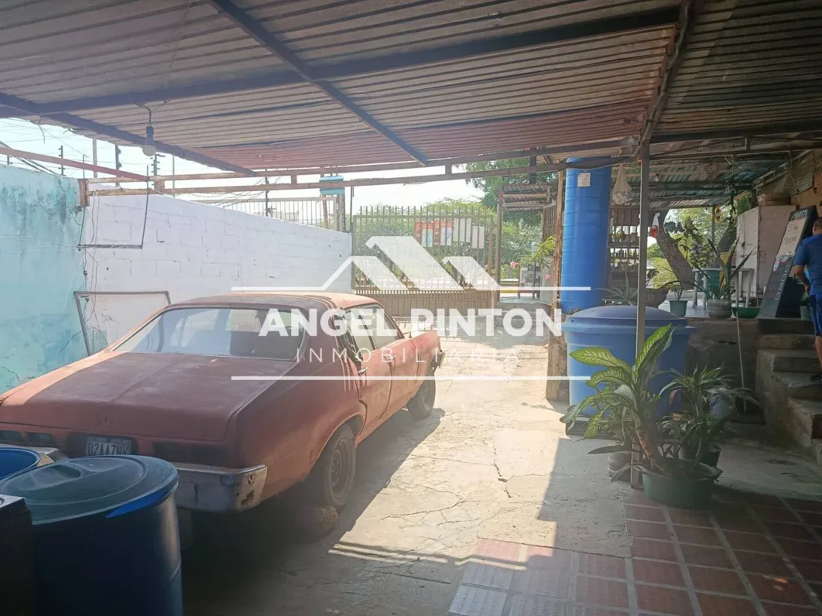 API 9837 CASA COMERCIAL EN VENTA MILAGRO NORTE MARACAIBO VENEZUELA  $120.000 negociable Elluz Blanco - 2
