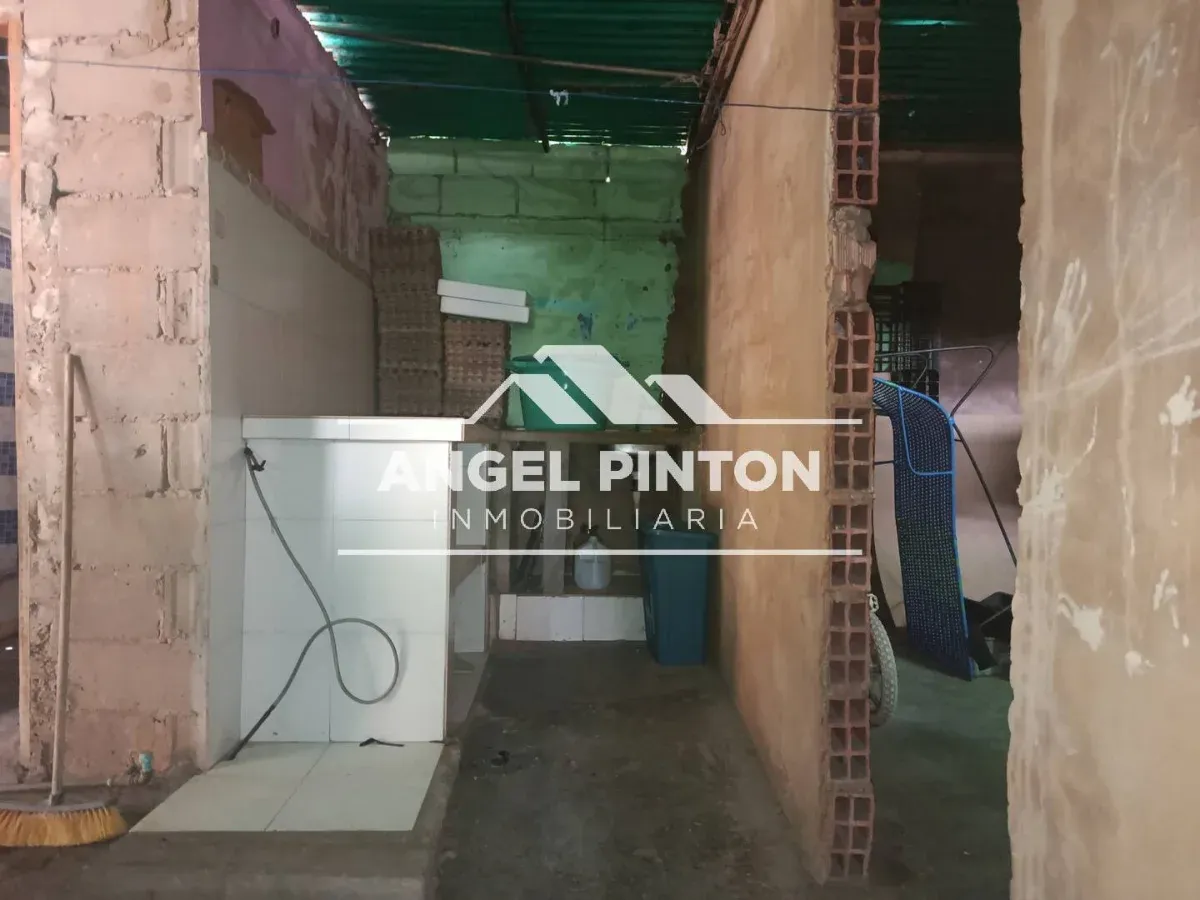 API 9837 CASA COMERCIAL EN VENTA MILAGRO NORTE MARACAIBO VENEZUELA  $120.000 negociable Elluz Blanco - 8