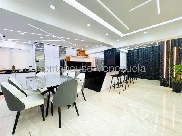 Exclusividad y Lujo Totalmente Remodelado en Las Mercedes - Julio Morales Rah