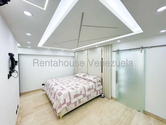 Exclusividad y Lujo Totalmente Remodelado en Las Mercedes - Julio Morales Rah - 2