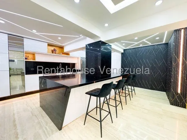 Exclusividad y Lujo Totalmente Remodelado en Las Mercedes - Julio Morales Rah - 5