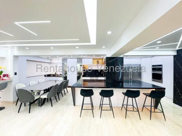 Exclusividad y Lujo Totalmente Remodelado en Las Mercedes - Julio Morales Rah - 6