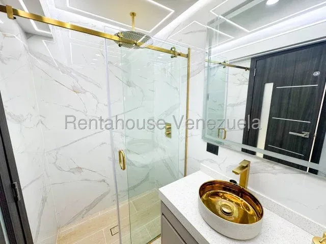 Exclusividad y Lujo Totalmente Remodelado en Las Mercedes - Julio Morales Rah - 12