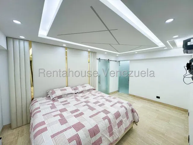 Exclusividad y Lujo Totalmente Remodelado en Las Mercedes - Julio Morales Rah - 16