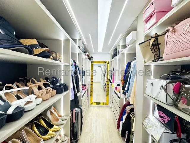Exclusividad y Lujo Totalmente Remodelado en Las Mercedes - Julio Morales Rah - 19
