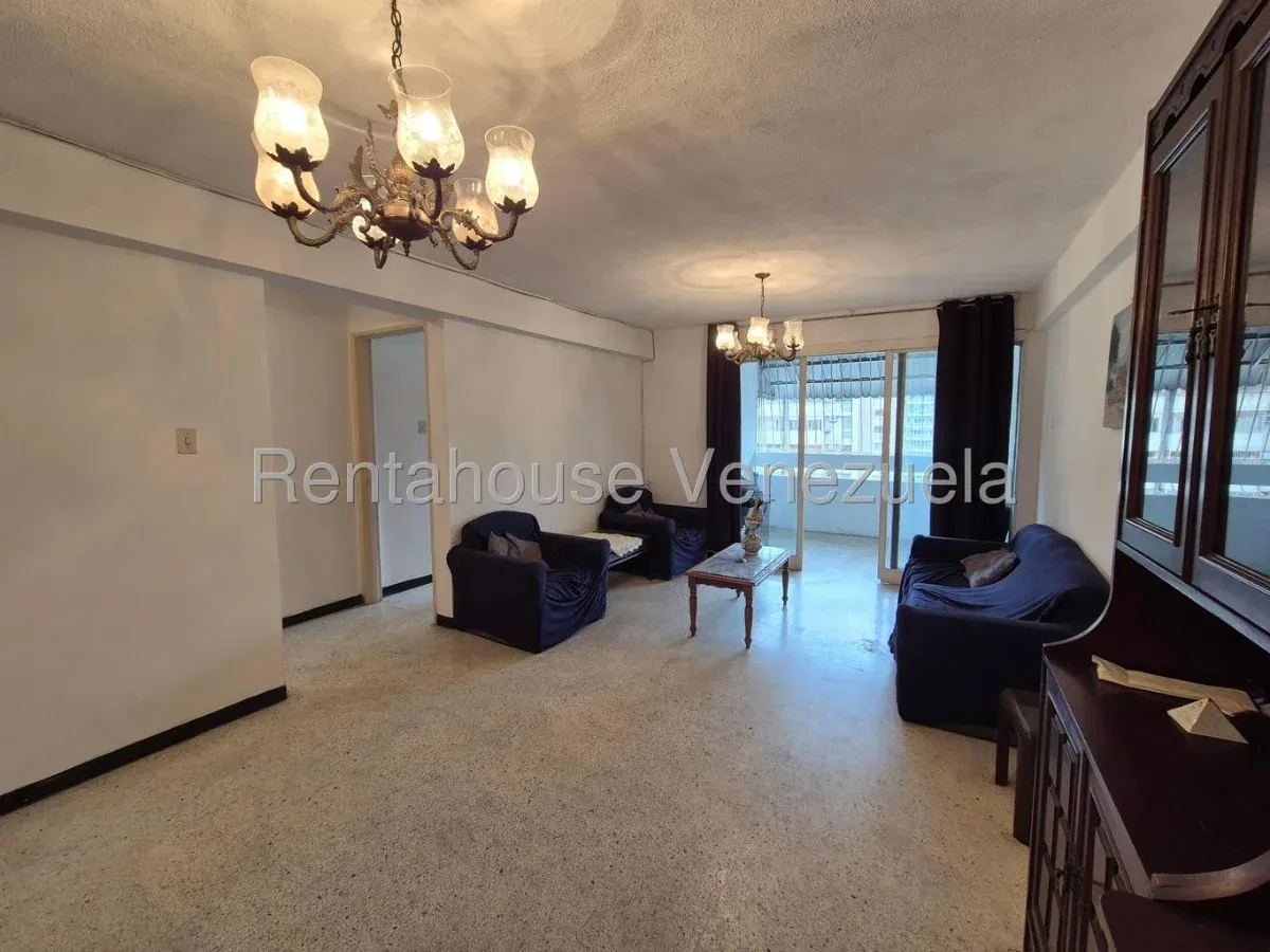 Oportunidad Única Amplio y Luminoso Apartamento en Av. Fuerzas Armadas (89 m²) - Julio Morales Rah