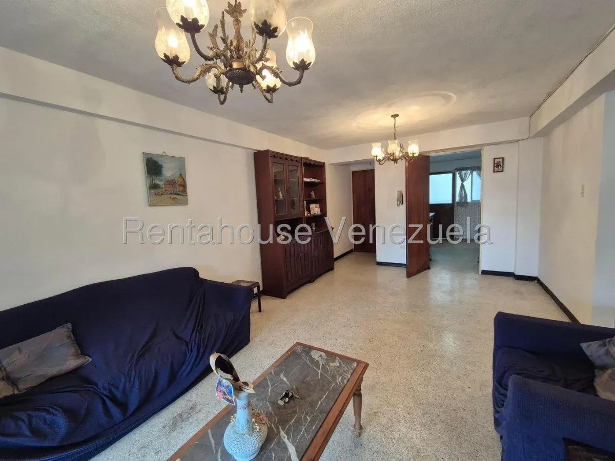 Oportunidad Única Amplio y Luminoso Apartamento en Av. Fuerzas Armadas (89 m²) - Julio Morales Rah - 2