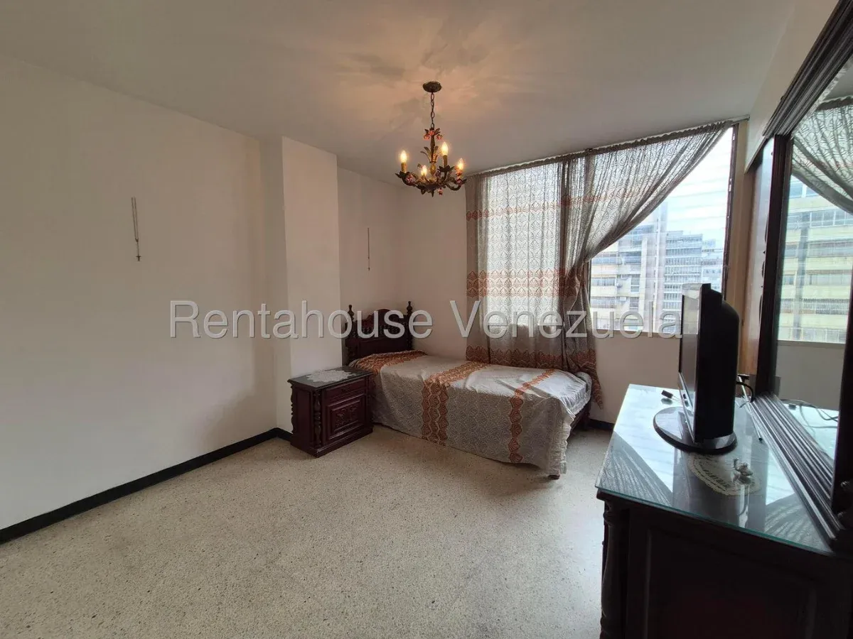 Oportunidad Única Amplio y Luminoso Apartamento en Av. Fuerzas Armadas (89 m²) - Julio Morales Rah - 8