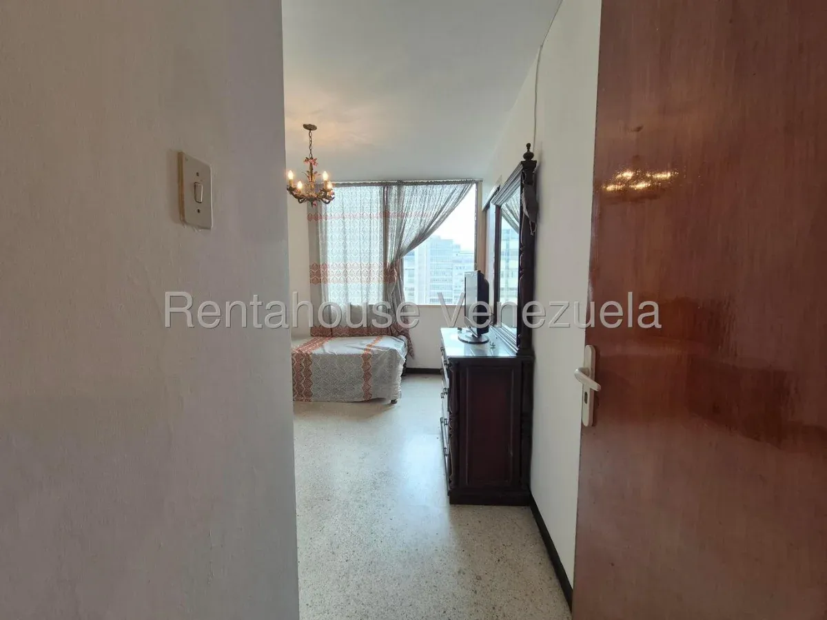 Oportunidad Única Amplio y Luminoso Apartamento en Av. Fuerzas Armadas (89 m²) - Julio Morales Rah - 10