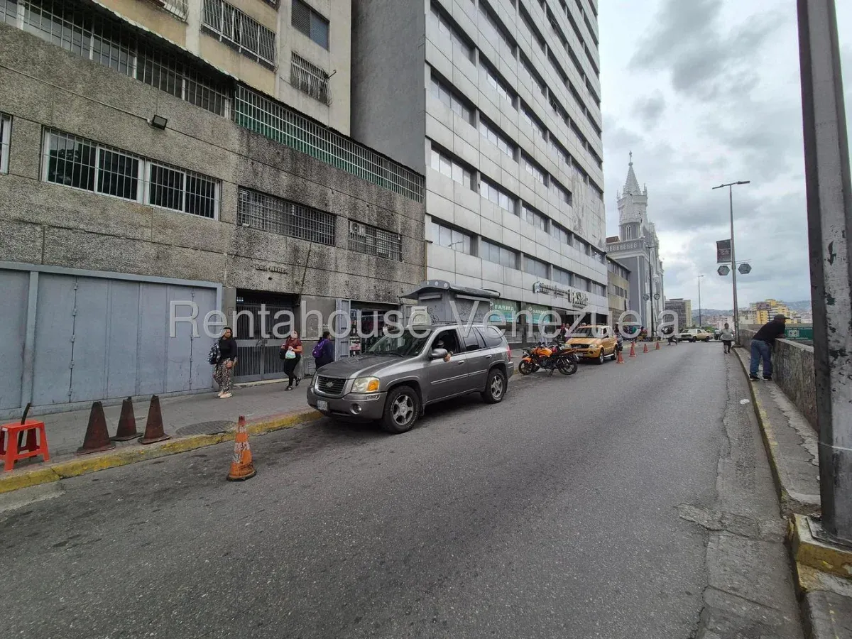 Oportunidad Única Amplio y Luminoso Apartamento en Av. Fuerzas Armadas (89 m²) - Julio Morales Rah - 20