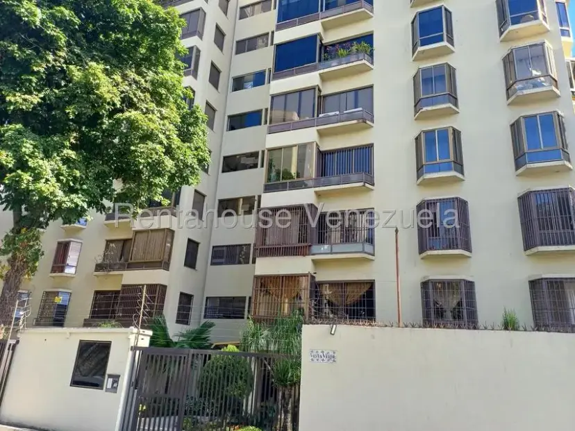 Oportunidad Única Amplio e Iluminado Apartamento en Los Naranjos del Cafetal - Julio Morales Rah
