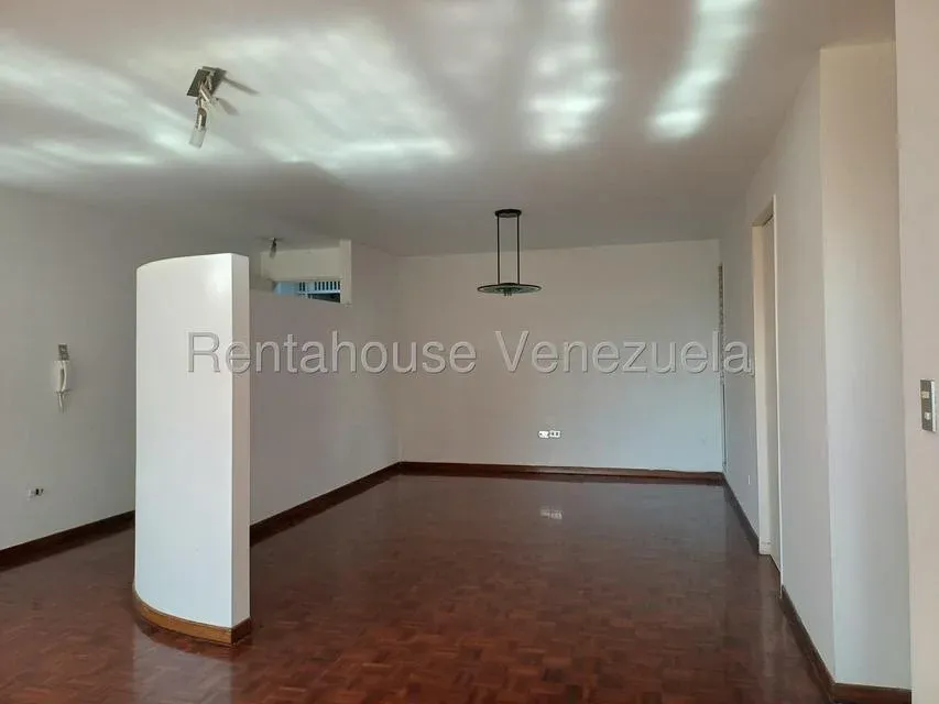 Oportunidad Única Amplio e Iluminado Apartamento en Los Naranjos del Cafetal - Julio Morales Rah - 4