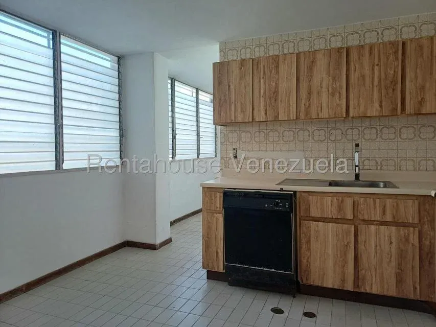 Oportunidad Única Amplio e Iluminado Apartamento en Los Naranjos del Cafetal - Julio Morales Rah - 6
