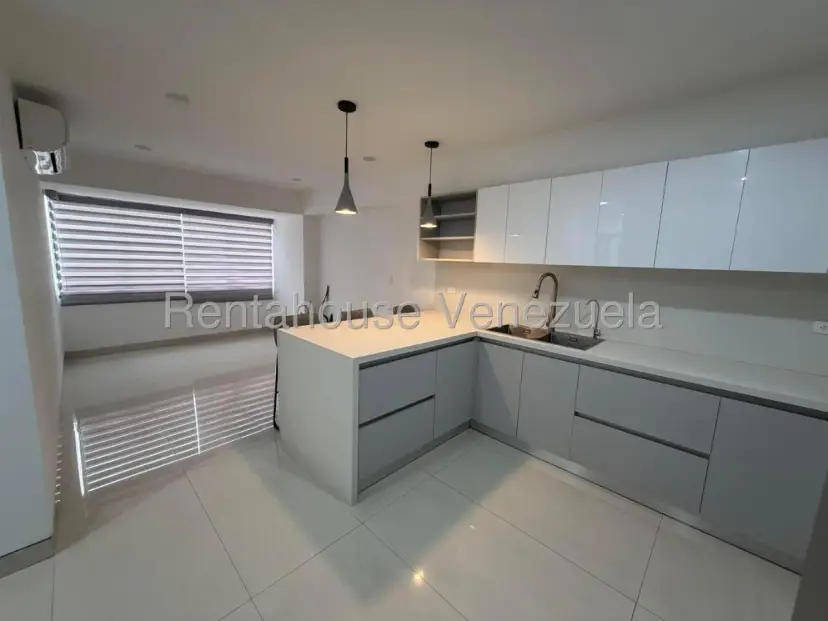 ¡OPORTUNIDAD ÚNICA! Espectacular Apartamento Listo para Mudarse - Julio Morales Rah