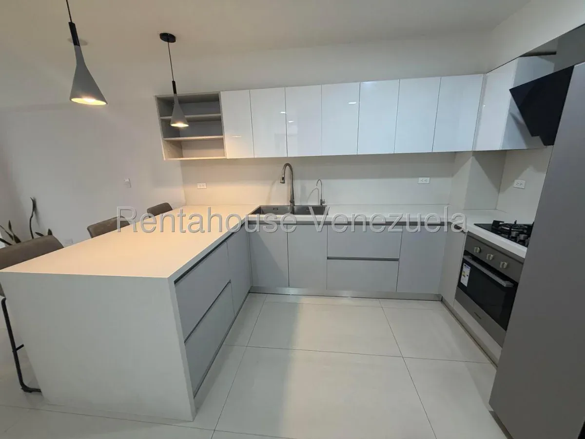 ¡OPORTUNIDAD ÚNICA! Espectacular Apartamento Listo para Mudarse - Julio Morales Rah - 2