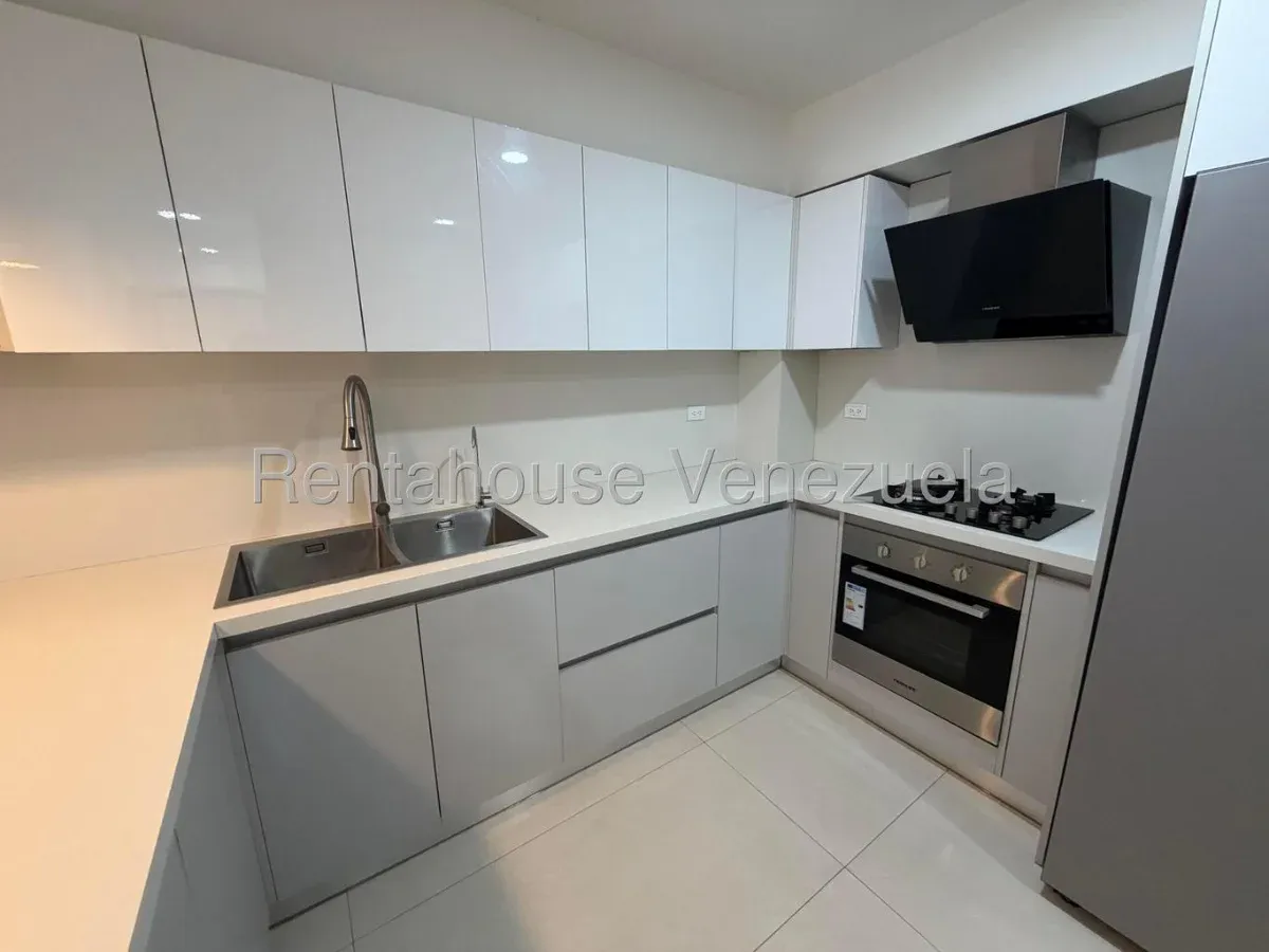 ¡OPORTUNIDAD ÚNICA! Espectacular Apartamento Listo para Mudarse - Julio Morales Rah - 3