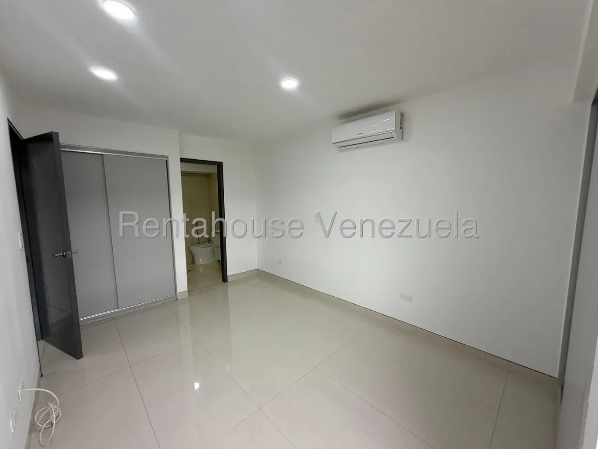 ¡OPORTUNIDAD ÚNICA! Espectacular Apartamento Listo para Mudarse - Julio Morales Rah - 14