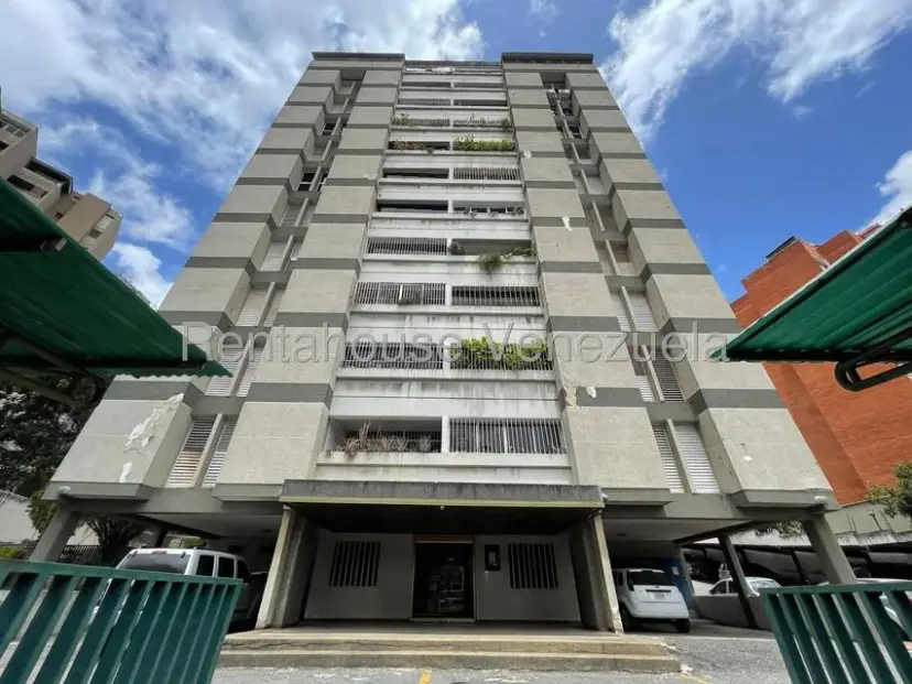 Apartamento Remodelado y Amoblado en Santa Paula | 106 m² | 3 Hab + 3 Baños - Julio Morales Rah