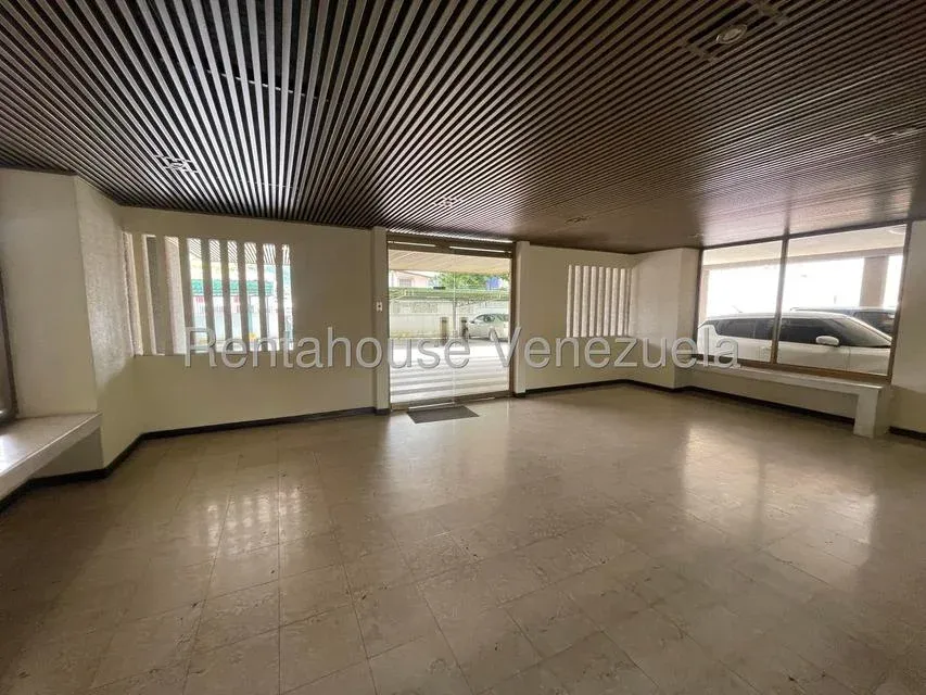 Apartamento Remodelado y Amoblado en Santa Paula | 106 m² | 3 Hab + 3 Baños - Julio Morales Rah - 3