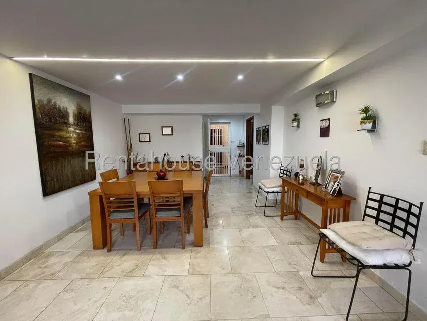 Apartamento Remodelado y Amoblado en Santa Paula | 106 m² | 3 Hab + 3 Baños - Julio Morales Rah - 7