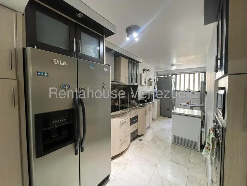 Apartamento Remodelado y Amoblado en Santa Paula | 106 m² | 3 Hab + 3 Baños - Julio Morales Rah - 8