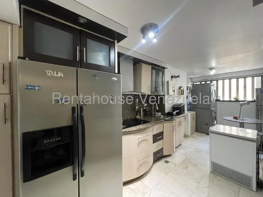 Apartamento Remodelado y Amoblado en Santa Paula | 106 m² | 3 Hab + 3 Baños - Julio Morales Rah - 9