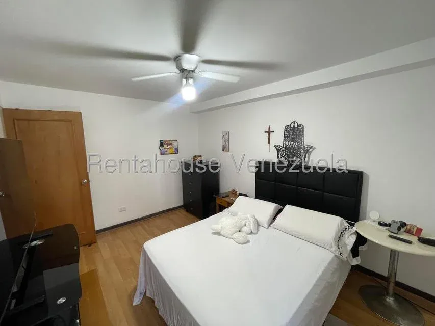 Apartamento Remodelado y Amoblado en Santa Paula | 106 m² | 3 Hab + 3 Baños - Julio Morales Rah - 19
