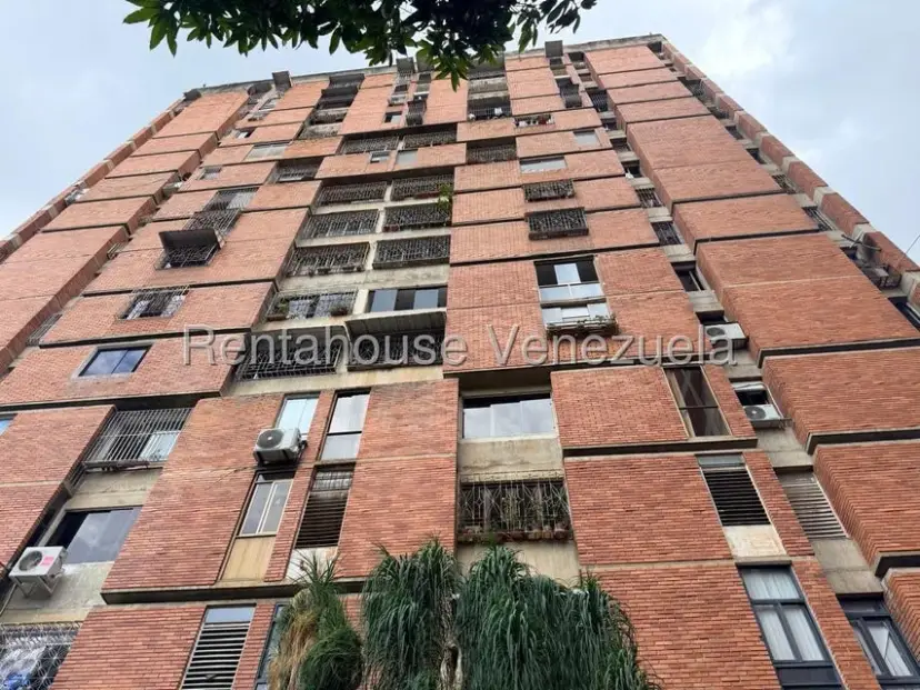 Excelente Oportunidad de Inversión: Amplio Apartamento a Remodelar en El Cafetal - Julio Morales Rah