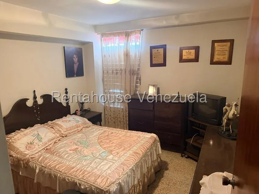 Excelente Oportunidad de Inversión: Amplio Apartamento a Remodelar en El Cafetal - Julio Morales Rah - 16