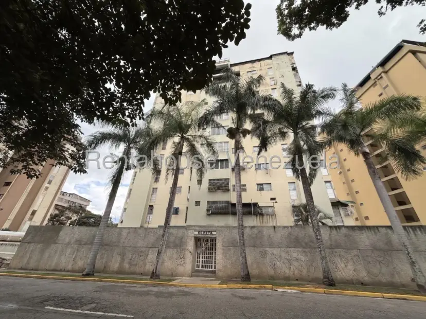 Espectacular Apartamento Moderno, Recién Remodelado y Listo para Habitar - Julio Morales Rah