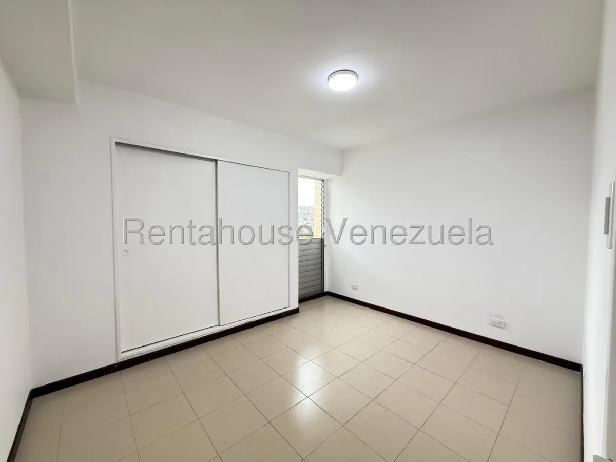 Espectacular Apartamento Moderno, Recién Remodelado y Listo para Habitar - Julio Morales Rah - 14