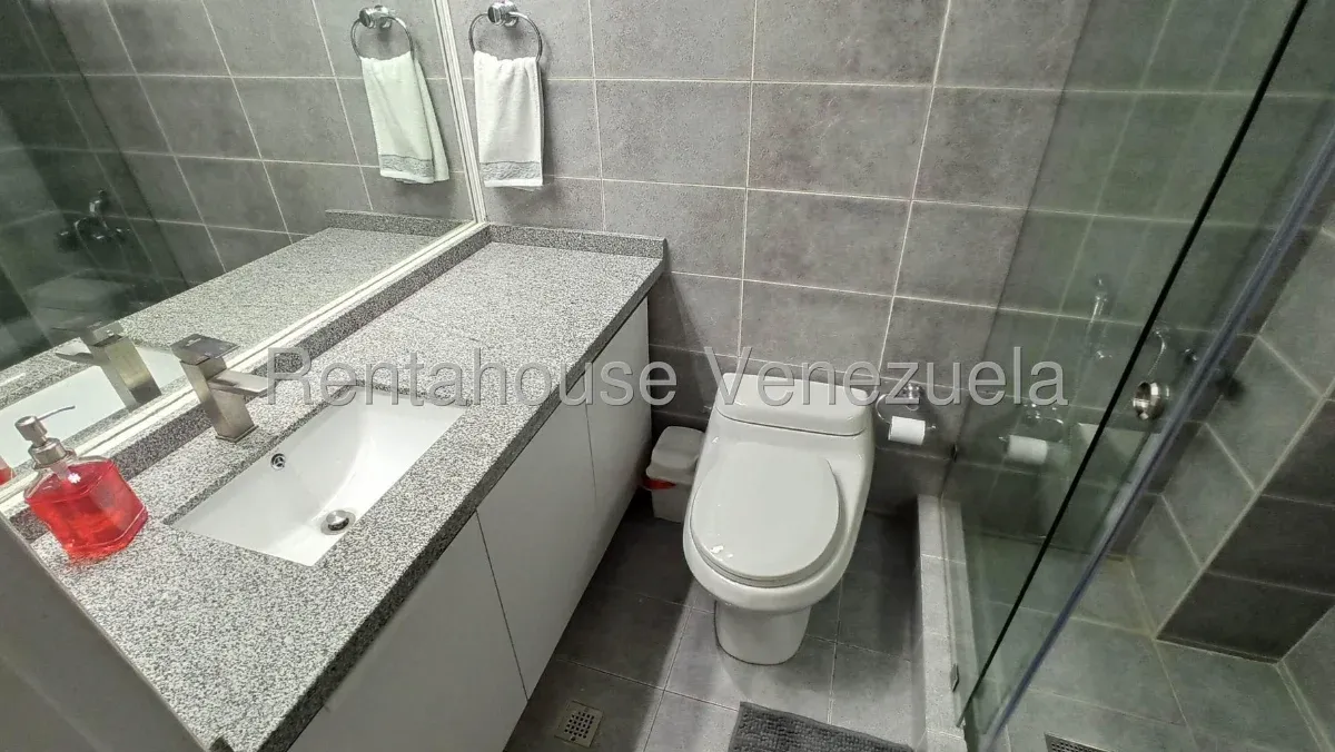 Apartamento en Alquiler en Campo Alegre - 2