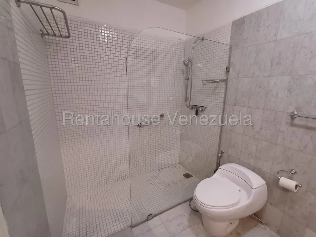 Apartamento en Alquiler en Campo Alegre - 2