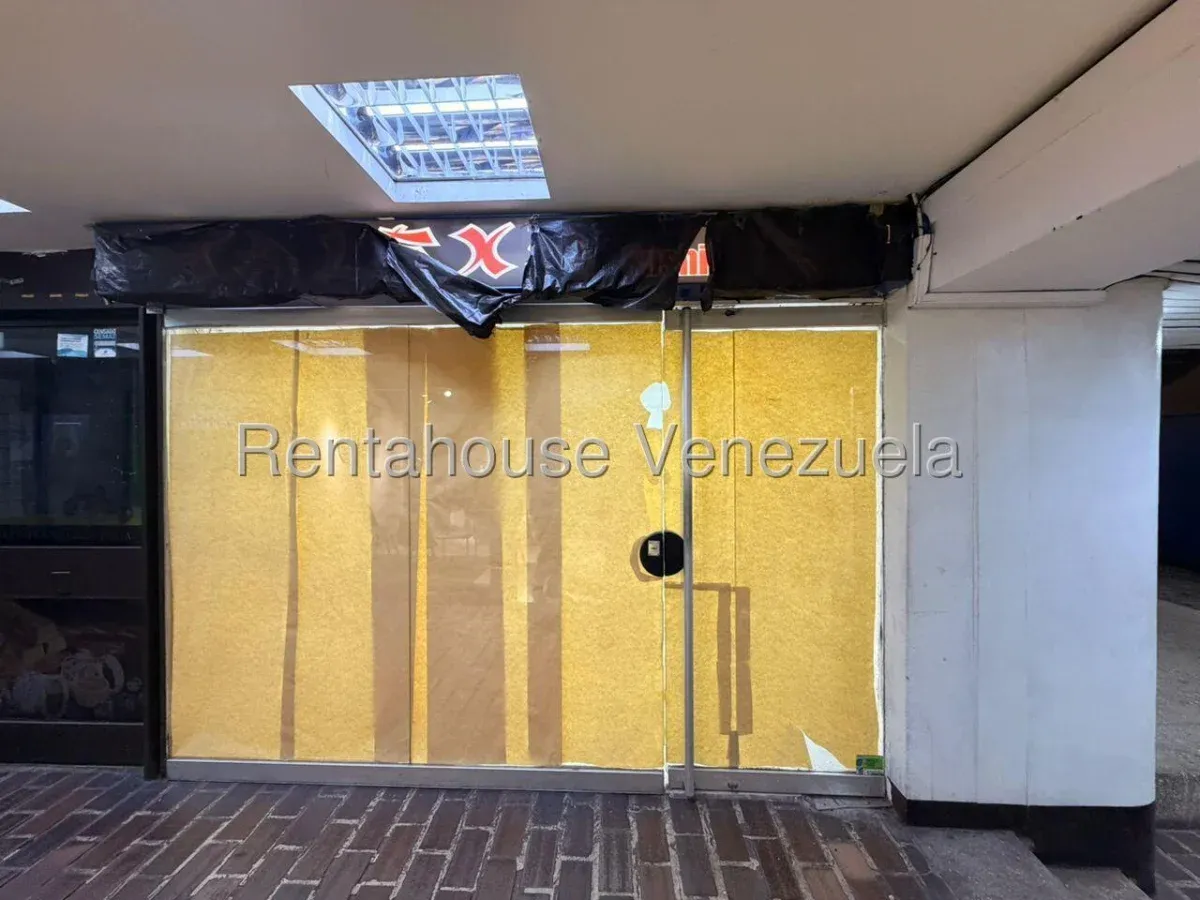 Local en Venta Prados del Este CC La Piramide