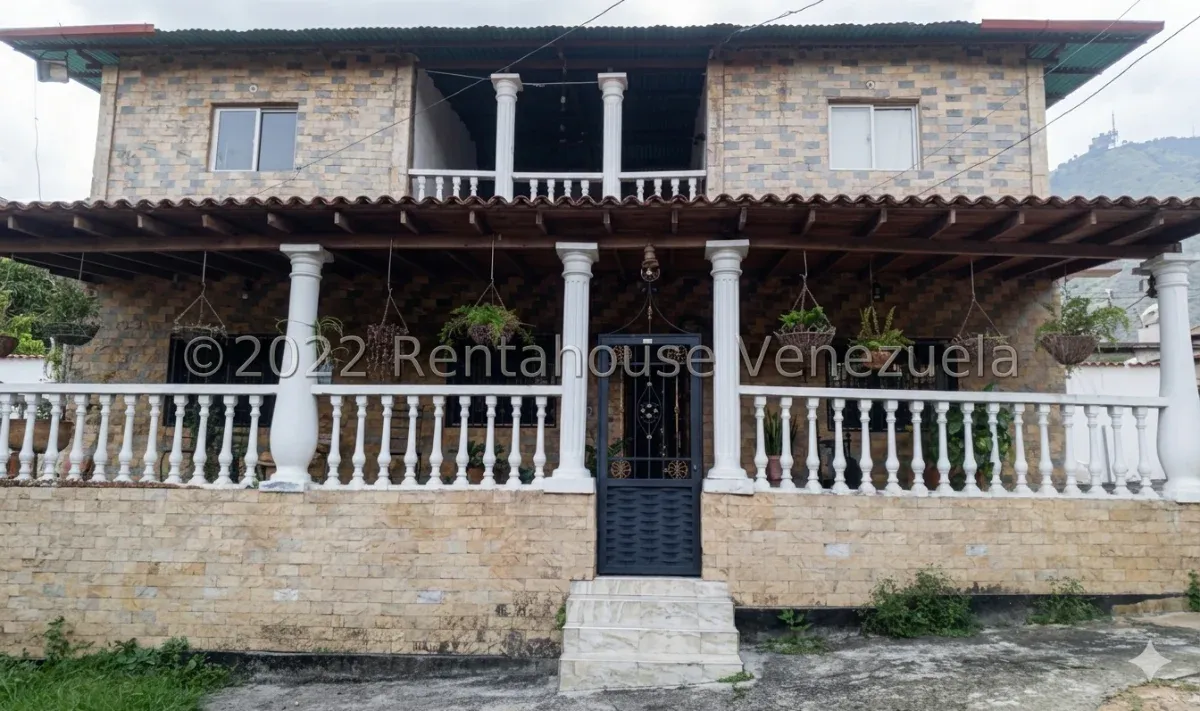 Casa-Dúplex en Venta, Ubicada en Las Malvinas Pampan 