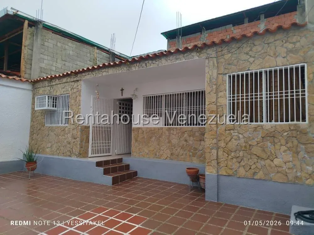 Hermosa Casa en Venta, Ubicada en La Arboleda II Valera - 2