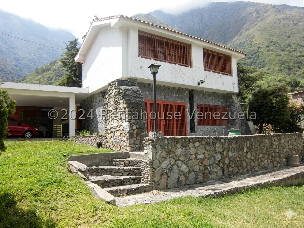 Hermosa Casa-Quinta en Venta, Ubicada en Pueblo Nuevo-La Puerta