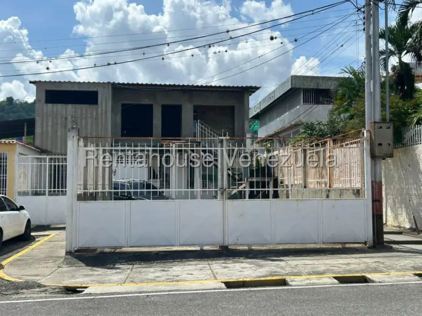 Casa Familiar en Venta, ubicada en la Urbanización Libertador, Plata III en Valera
