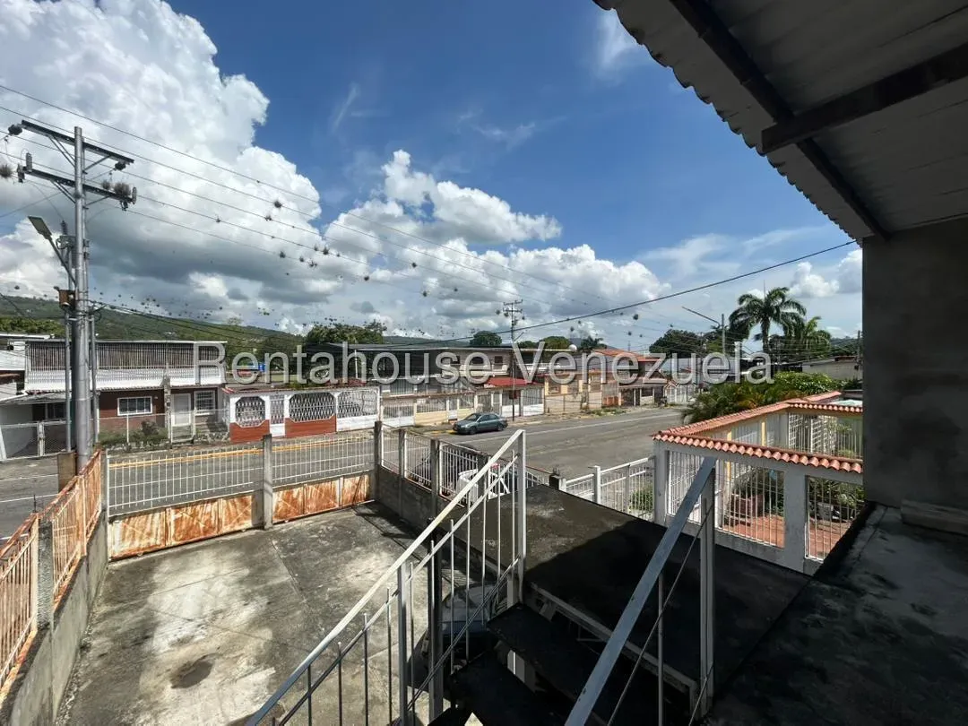 Casa Familiar en Venta, ubicada en la Urbanización Libertador, Plata III en Valera - 11