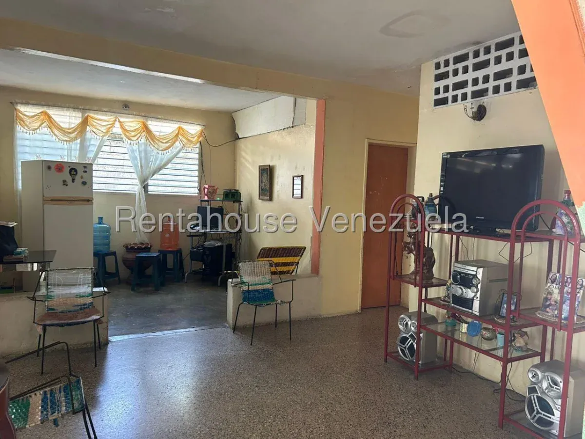 Casa Familiar en Venta, ubicada en la Urbanización Libertador, Plata III en Valera - 7