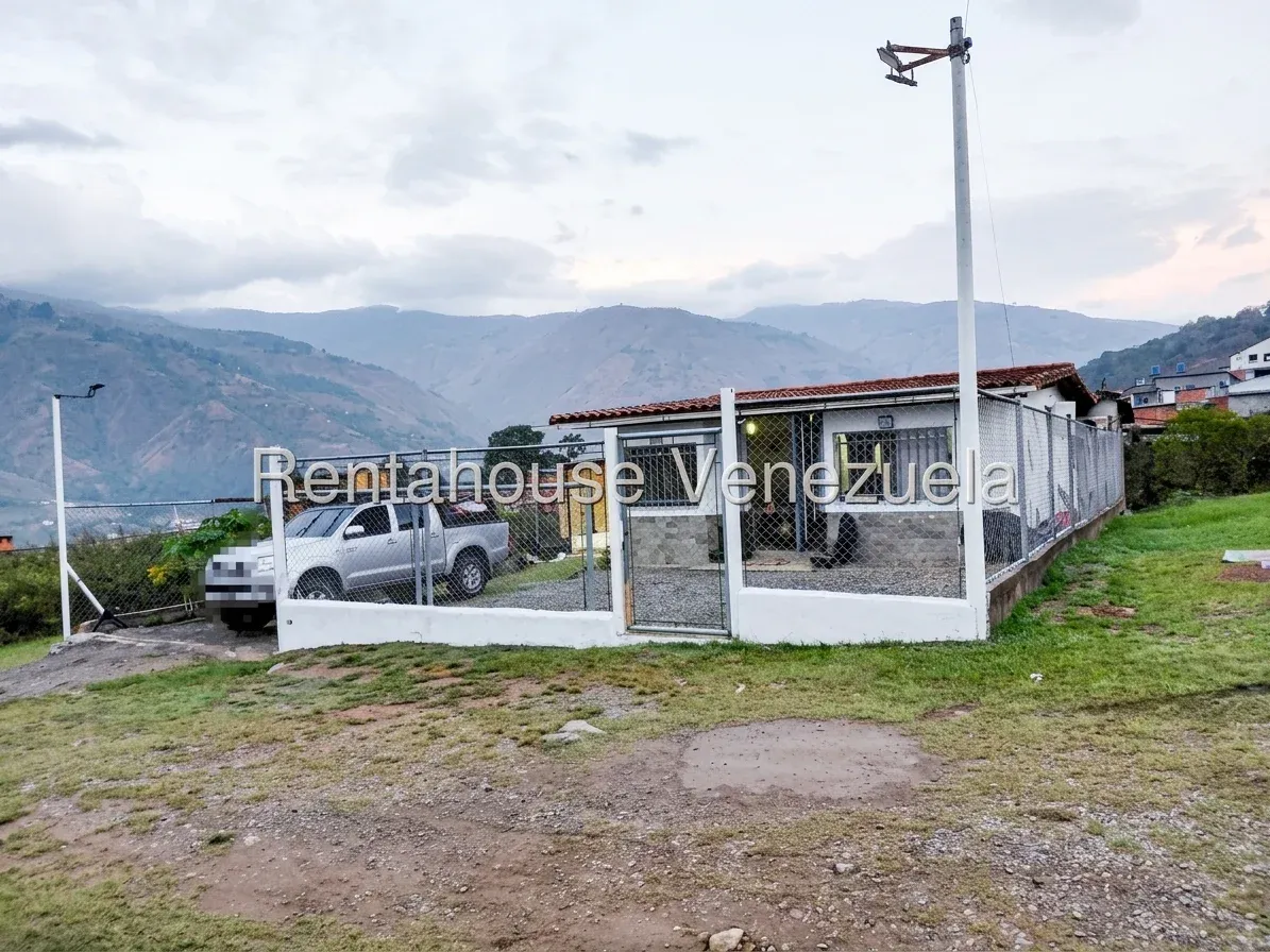 Hermosa Casa en Venta, Ubicada Boconó