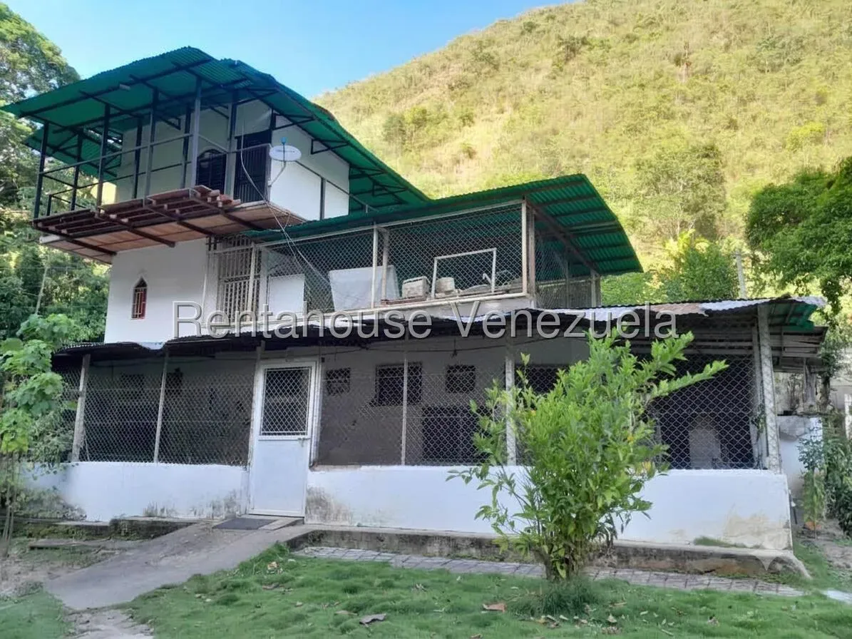 Casa Tríplex en venta, ubicada via Quebrada de Cuevas Valera