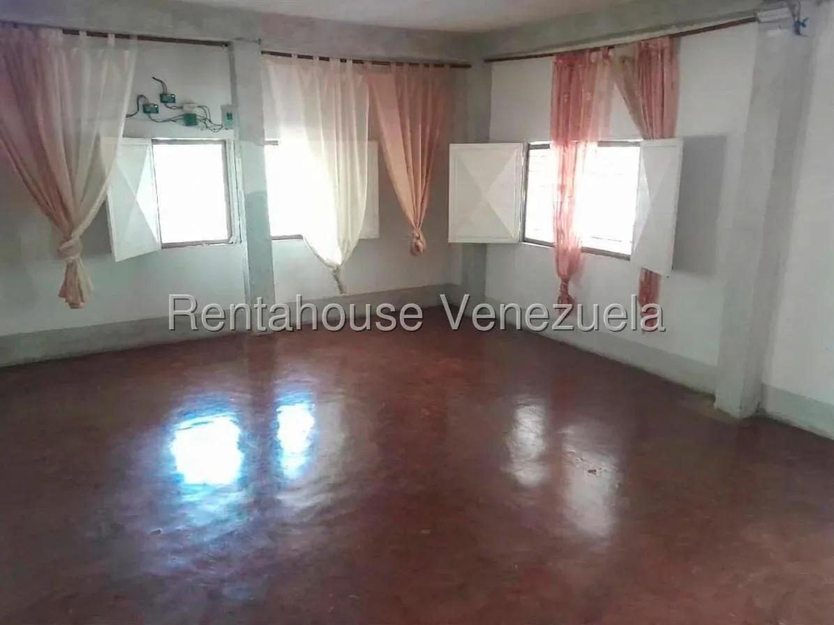 Casa Tríplex en venta, ubicada via Quebrada de Cuevas Valera - 6