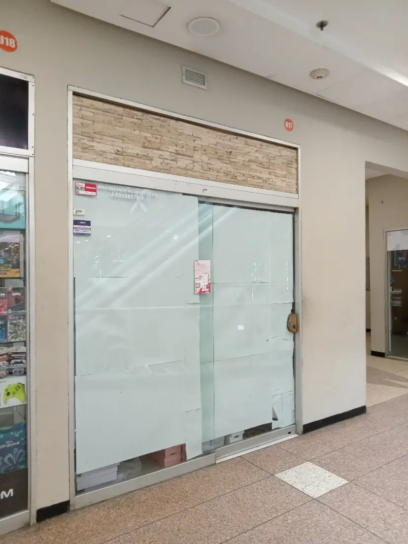 En alquiler excelente local comercial — 2