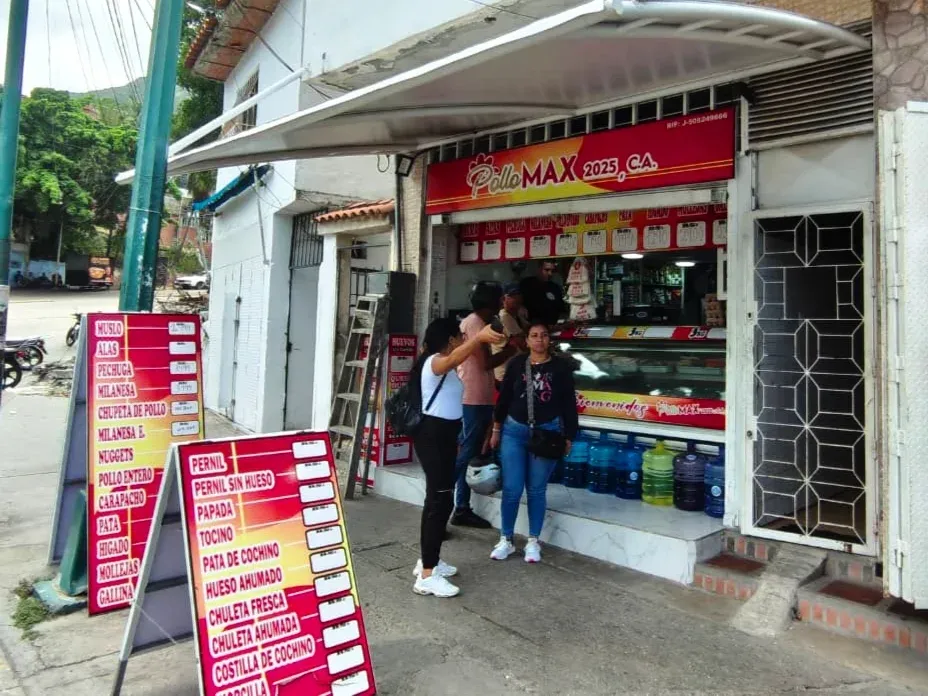 Se vende local comercial de 22 mts² con baño más fondo de comercio mobiliario nuevo y inventario  - 5
