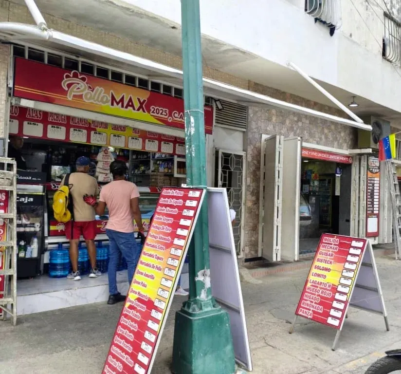 Se vende local comercial de 22 mts² con baño más fondo de comercio mobiliario nuevo y inventario  - 8