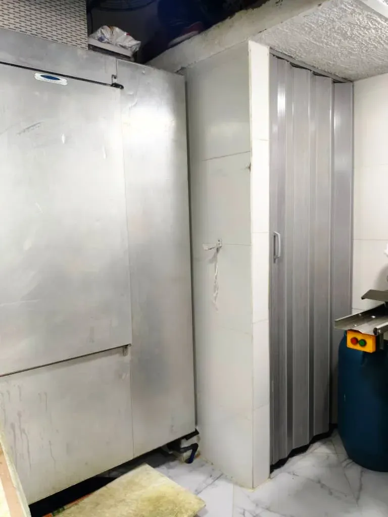Se vende local comercial de 22 mts² con baño más fondo de comercio mobiliario nuevo y inventario  - 16