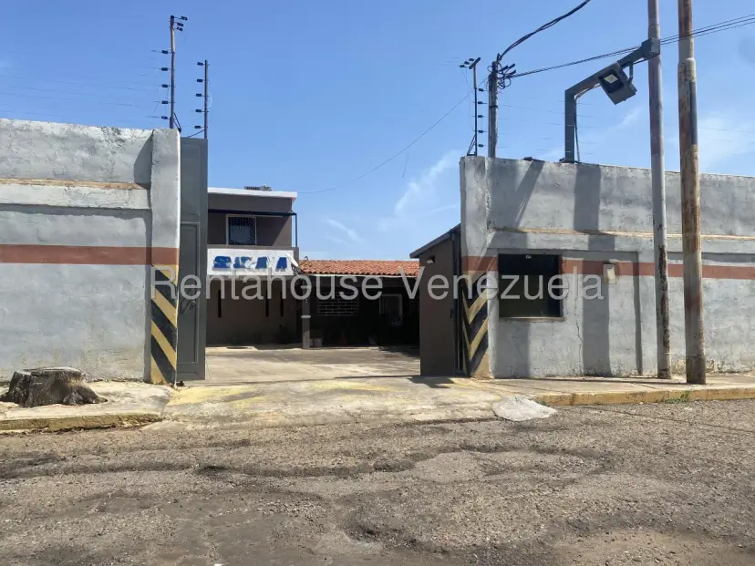 Venta de Galpón Comercial (Oficina) en zona industrial maracaibo 