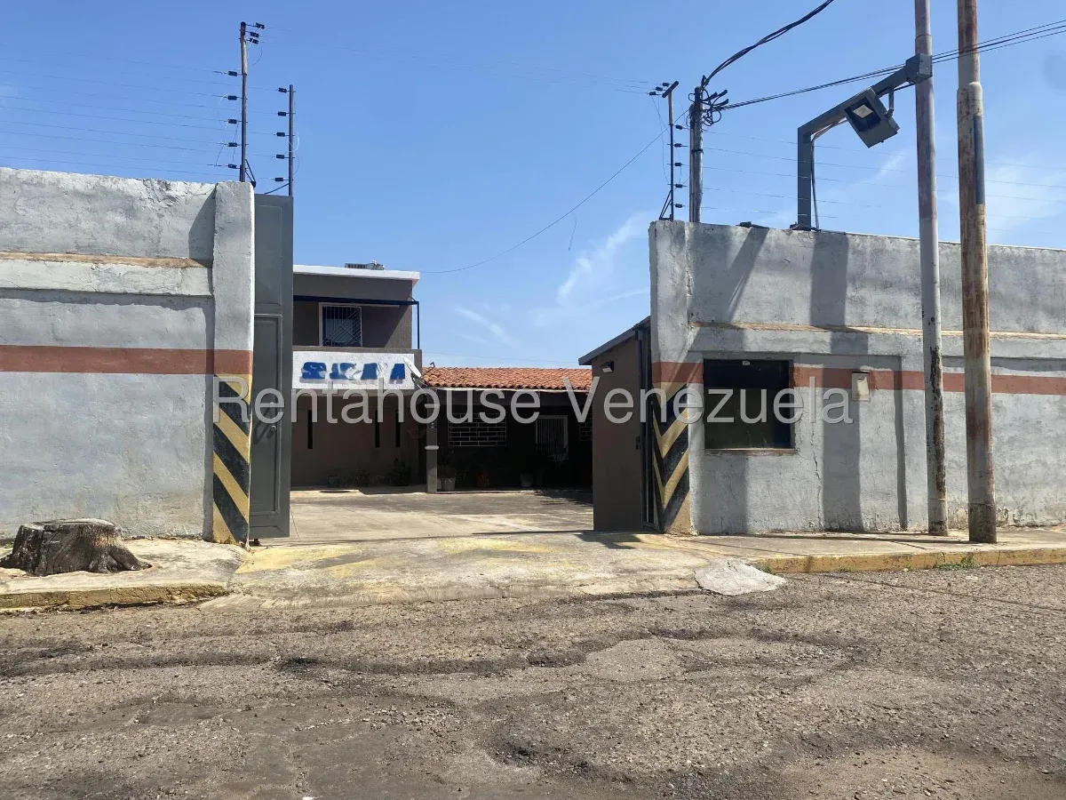 Venta de Galpón Comercial (Oficina) en zona industrial maracaibo 