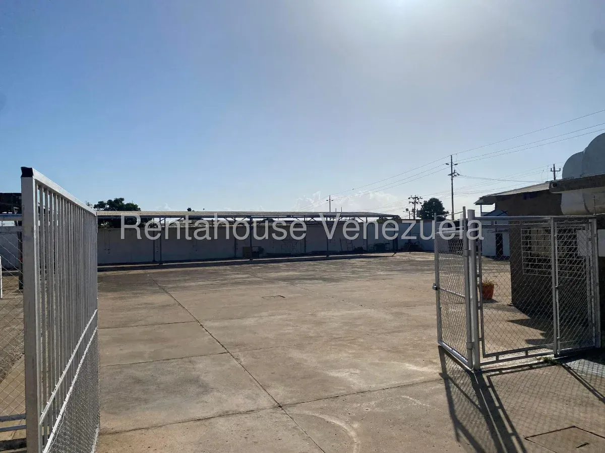 Venta de Galpón Comercial (Oficina) en zona industrial maracaibo  - 6